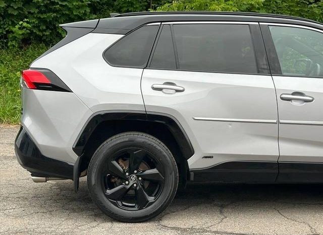 Toyota RAV4 Hybrid SE 2020 full