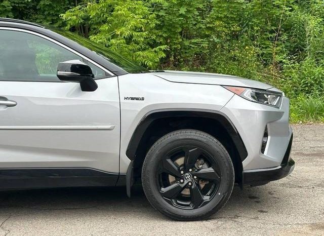 Toyota RAV4 Hybrid SE 2020 full