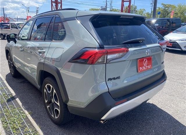 Toyota RAV4 Adventure full