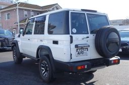Toyota Land Cruiser 70 full
