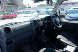 Toyota Land Cruiser 70 full