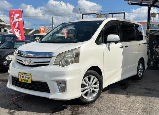 Toyota Noah SI 2012 full