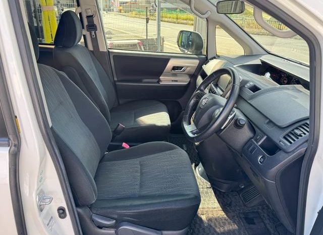 Toyota Noah SI 2012 full