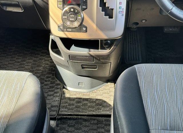 Toyota Noah SI 2012 full