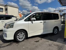 Toyota Noah SI 2012 full