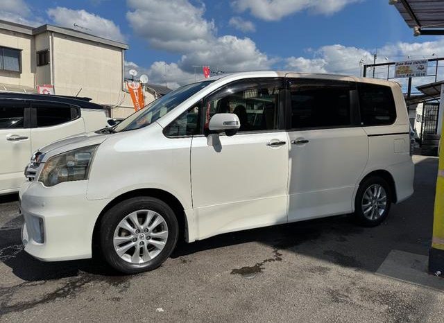Toyota Noah SI 2012 full