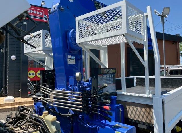 Mitsubishi Fuso Canter 2015 full