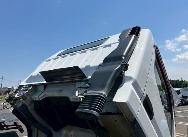 Mitsubishi Fuso Canter 2015 full