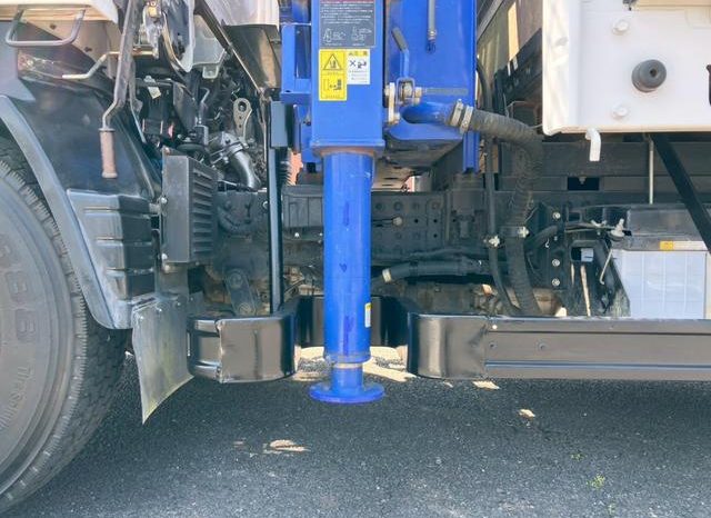 Mitsubishi Fuso Canter 2015 full