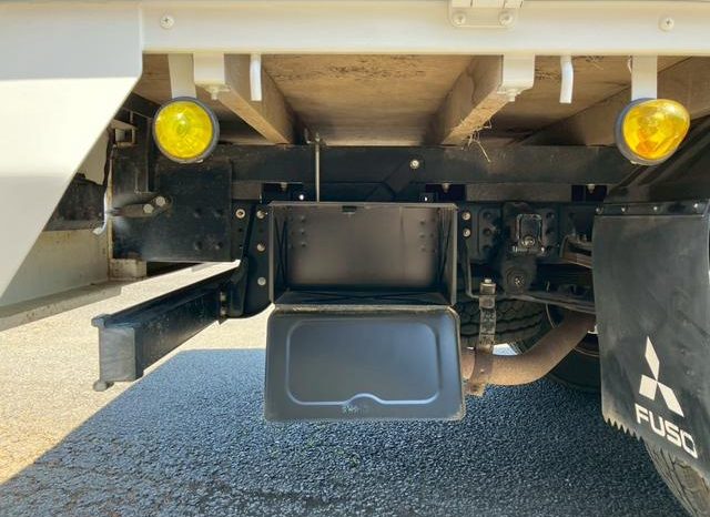 Mitsubishi Fuso Canter 2015 full