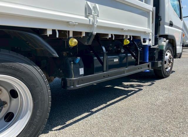 Mitsubishi Fuso Canter 2015 full