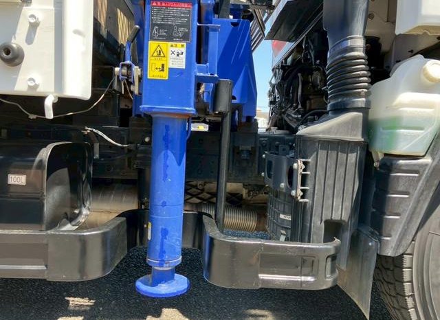 Mitsubishi Fuso Canter 2015 full