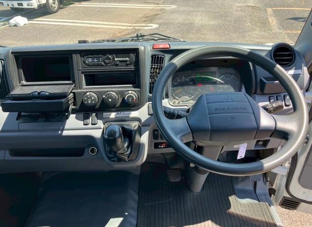 Mitsubishi Fuso Canter 2015 full