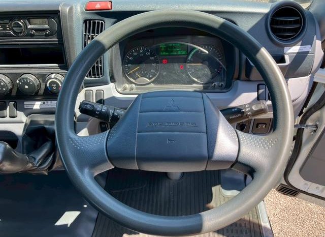 Mitsubishi Fuso Canter 2015 full