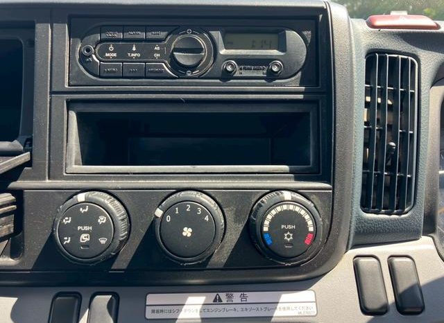 Mitsubishi Fuso Canter 2015 full