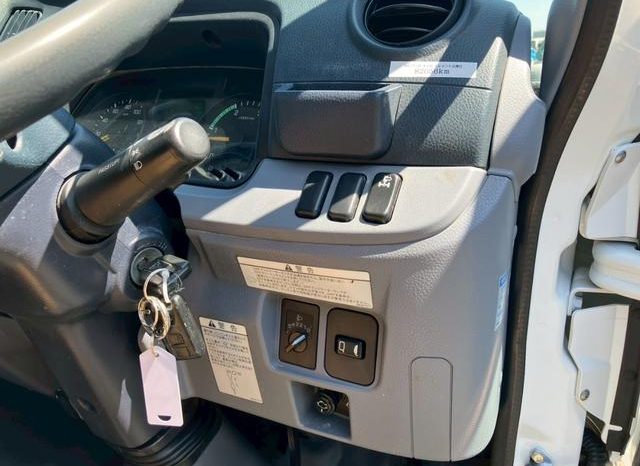 Mitsubishi Fuso Canter 2015 full