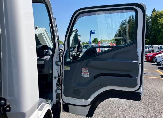 Mitsubishi Fuso Canter 2015 full