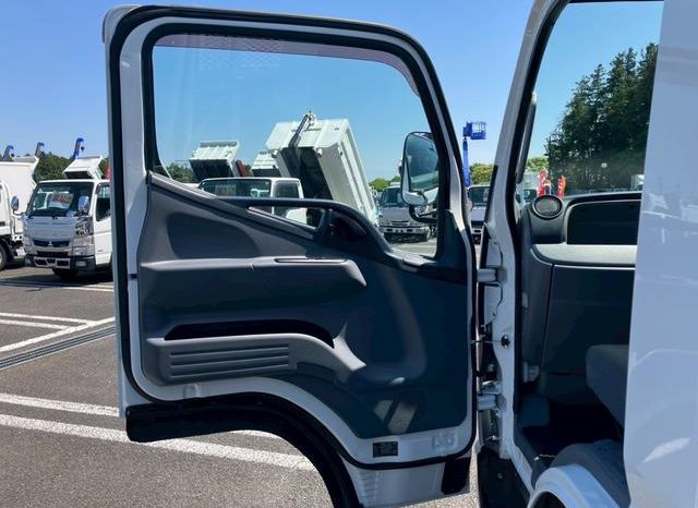 Mitsubishi Fuso Canter 2015 full