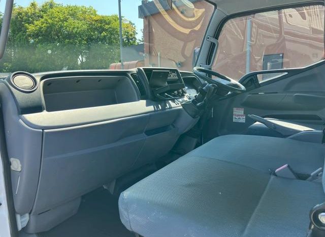 Mitsubishi Fuso Canter 2015 full