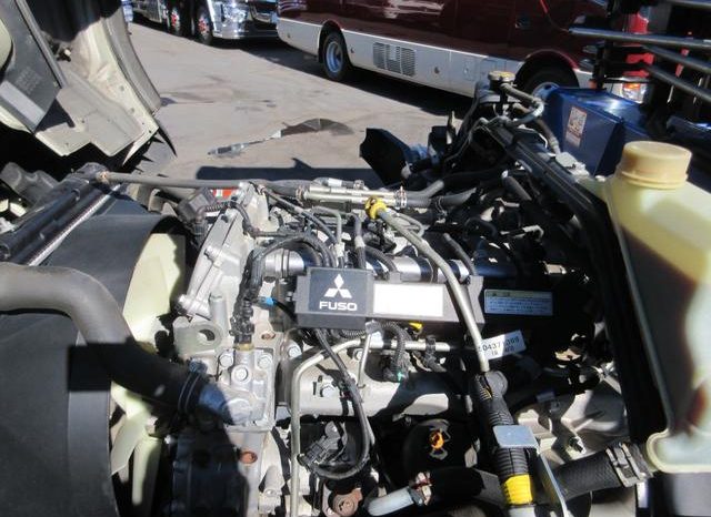Mitsubishi Fuso Canter 2015 full