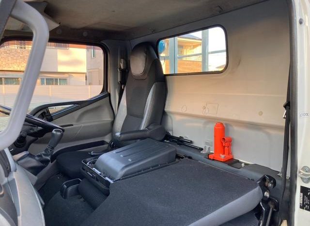 Mitsubishi Fuso Canter Long High Floor DX 2016 full