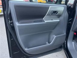 Toyota Voxy ZS Kira II full