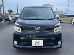 Toyota Voxy ZS Kira II full