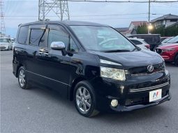 Toyota Voxy ZS Kira II full