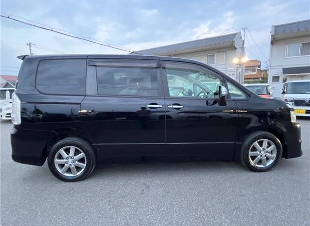 Toyota Voxy ZS Kira II full