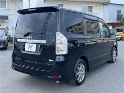 Toyota Voxy ZS Kira II full