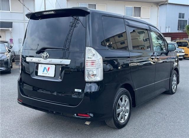 Toyota Voxy ZS Kira II full