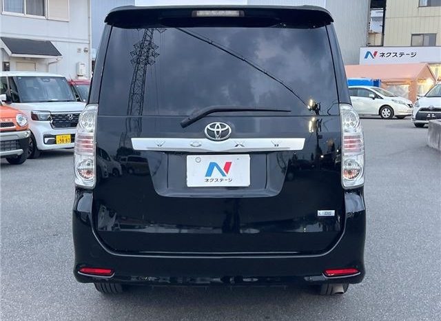 Toyota Voxy ZS Kira II full