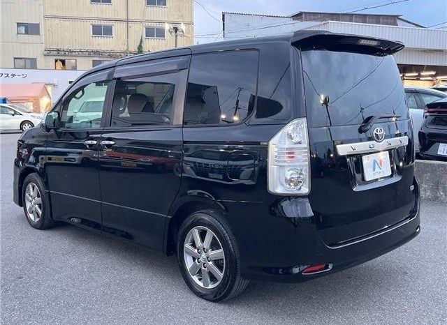 Toyota Voxy ZS Kira II full