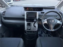 Toyota Voxy ZS Kira II full