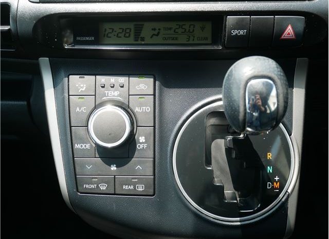 Toyota Wish 2.0 Z 2009 full