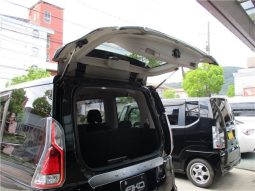 Nissan Serena Highway Star V Selection II 2018 full