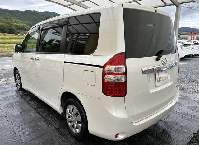 Toyota Noah X Smart Edition 2012 full
