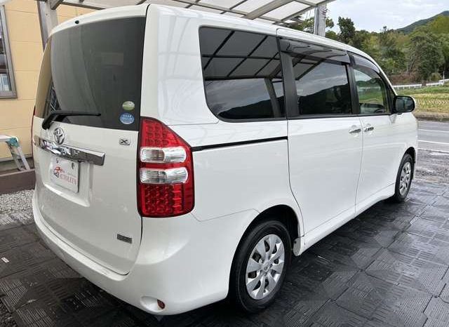 Toyota Noah X Smart Edition 2012 full