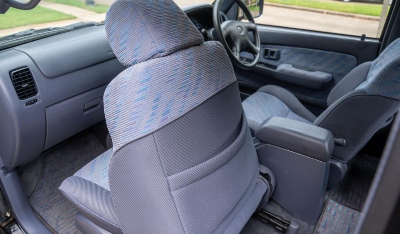 Toyota Hilux 2000 full