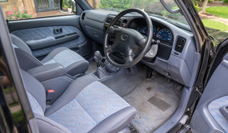 Toyota Hilux 2000 full