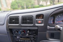 Toyota Hilux 2000 full