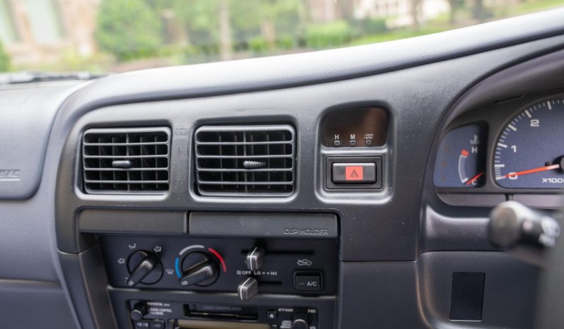 Toyota Hilux 2000 full