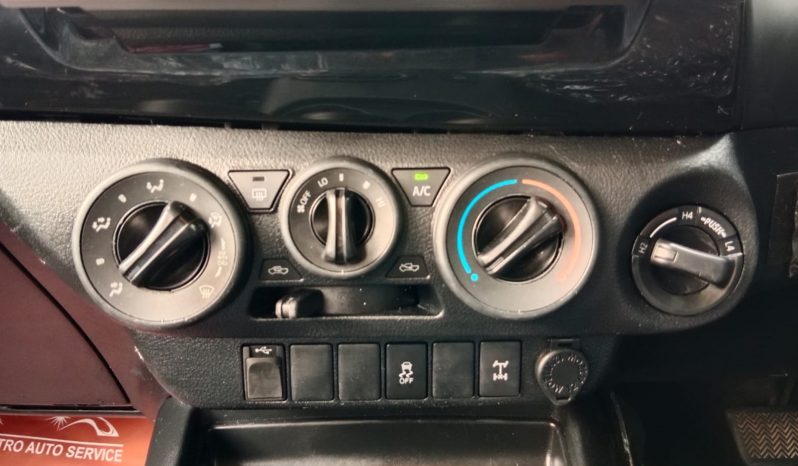 Toyota Hilux SR5 ( 1GD ) 2016 full