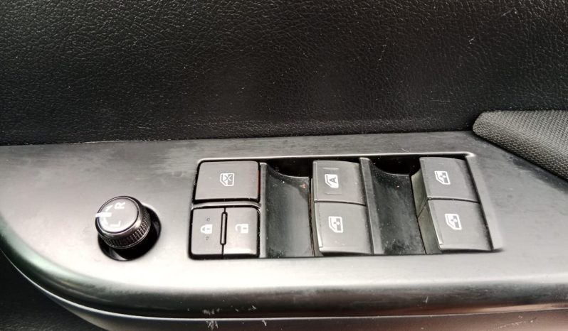 Toyota Hilux SR5 ( 1GD ) 2016 full