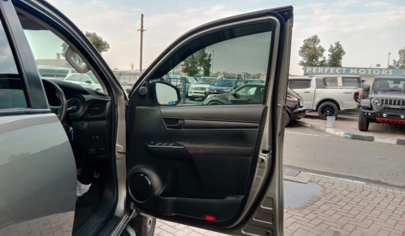 Toyota Hilux SR5 ( 1GD ) 2016 full