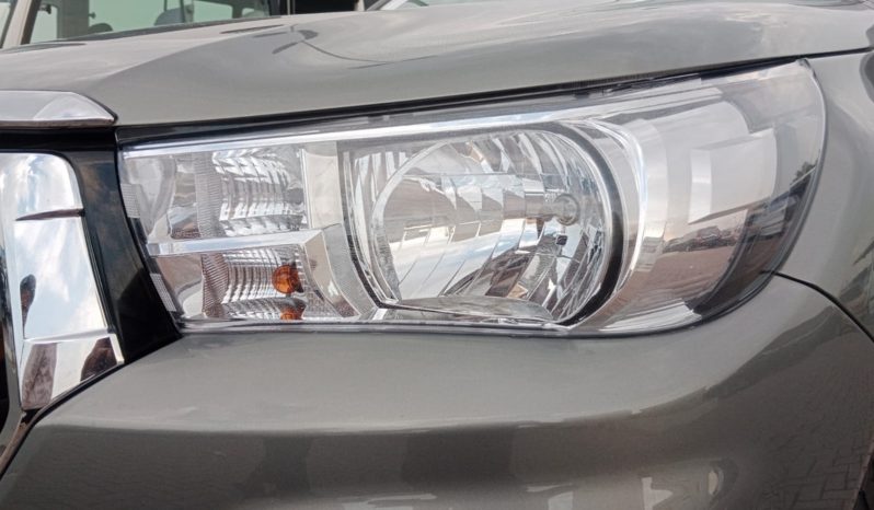 Toyota Hilux SR5 ( 1GD ) 2016 full