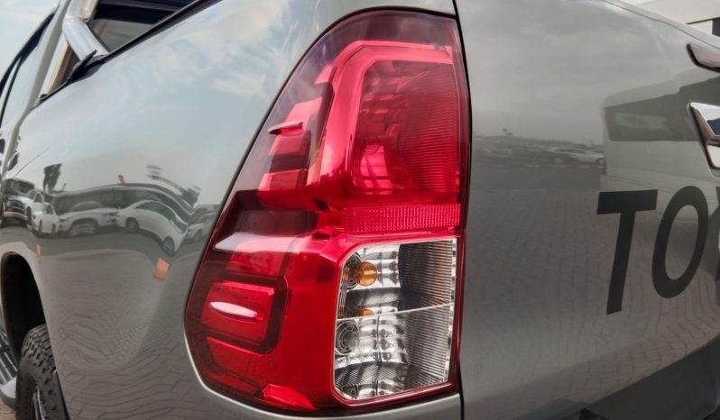 Toyota Hilux SR5 ( 1GD ) 2016 full