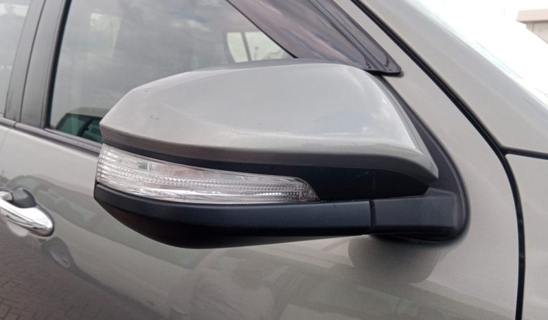 Toyota Hilux SR5 ( 1GD ) 2016 full