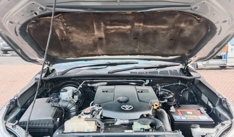 Toyota Hilux SR5 ( 1GD ) 2016 full