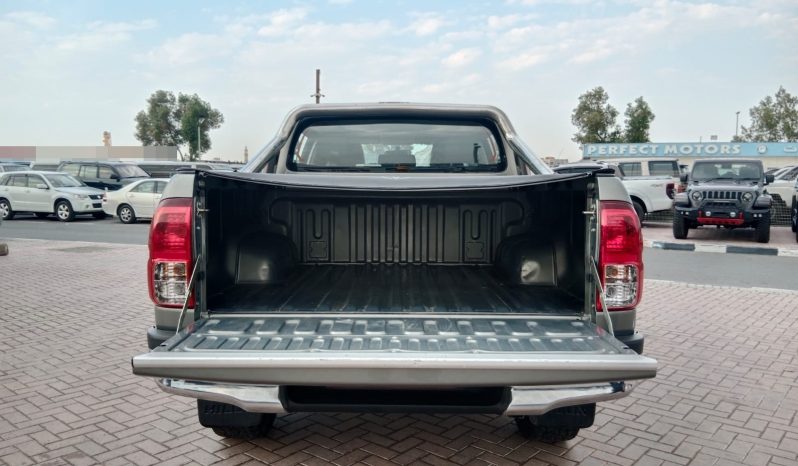 Toyota Hilux SR5 ( 1GD ) 2016 full